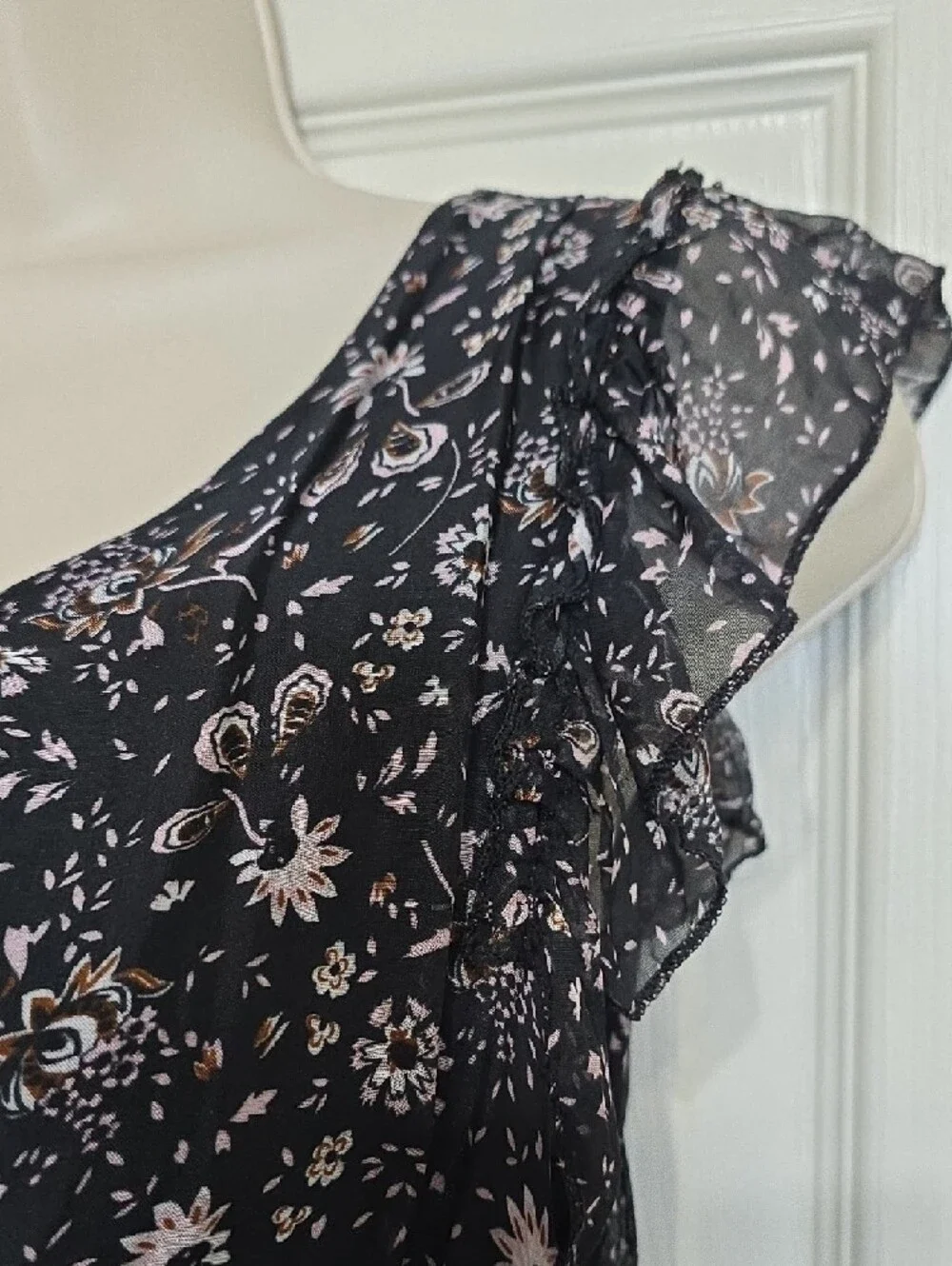 Floral Black Maxi Dress with Ruffle Cap Sleeves - Picture 6 of 16